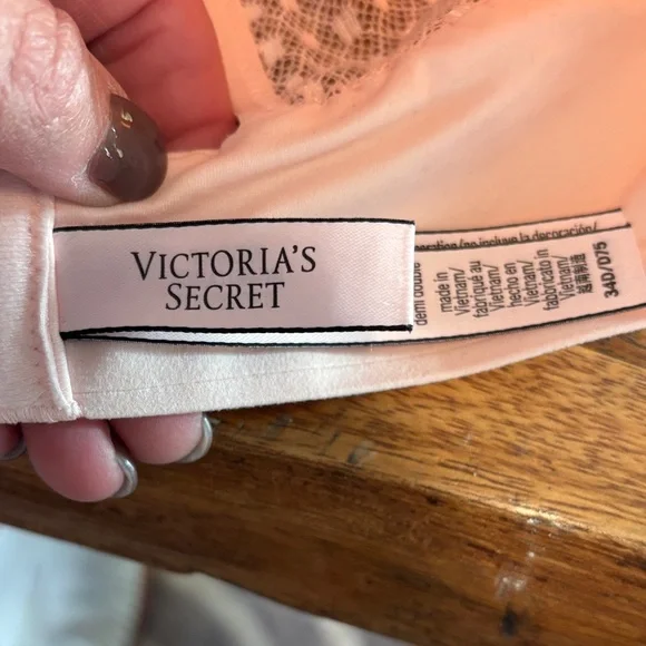 Victoria's Secret Incredible Lined Demi Pink Bra - Picture 5 of 7